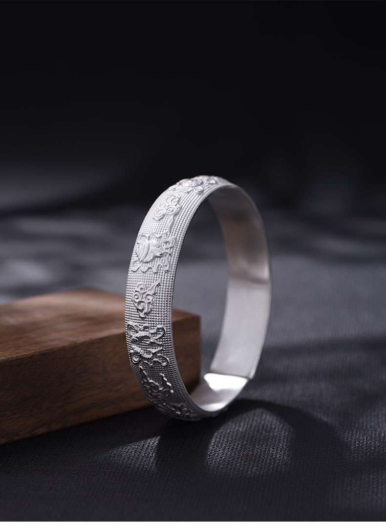 丽江民族首饰厂足银990藏八宝手镯